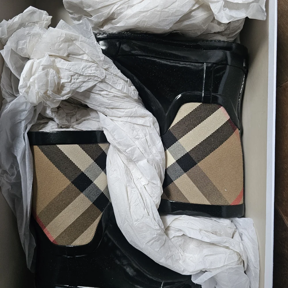 Nordstrom Black and Tan Plaid Kids Rain Boots - Picture 1 of 2